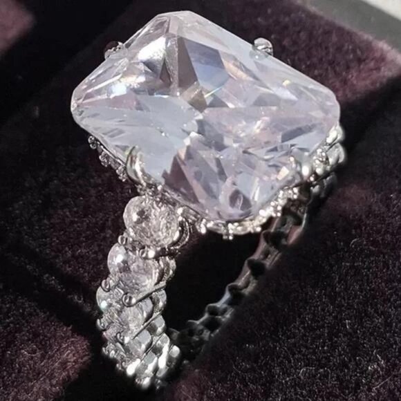 Jewelry - NEW 925 STERLING SILVER ENGAGEMENT DIAMOND RING, CUTE RING, SHINY RING.